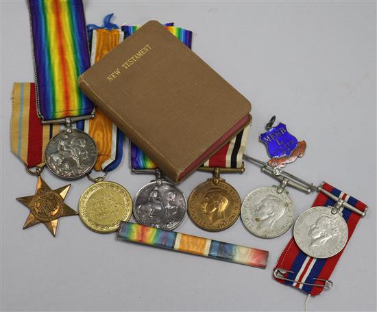 Assorted medals including WWI pair, WWI single and 2nd WW etc.